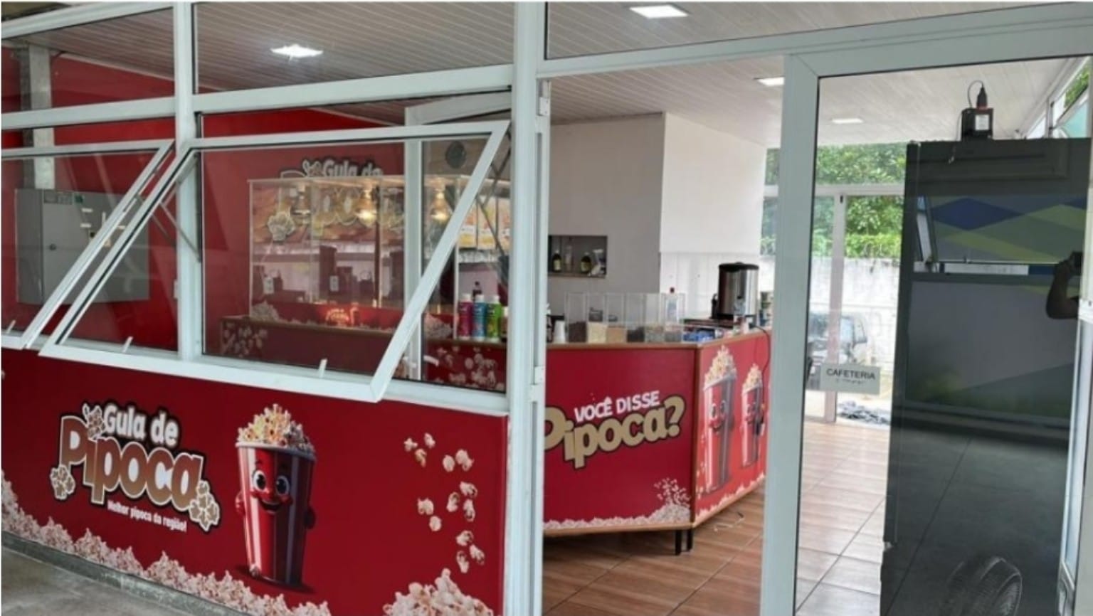 Unidade Gula de Pipoca instalada em espaço de cafeteria